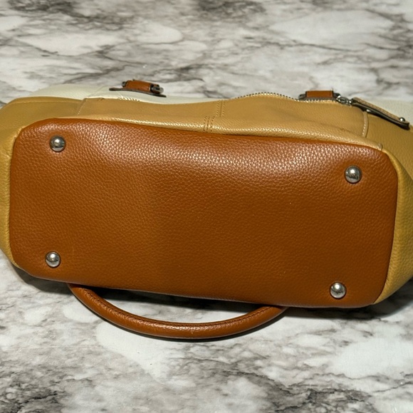 Elegant Two-Tone Genuine Leather Tote Bag Naturalizer - Picture 11 of 16